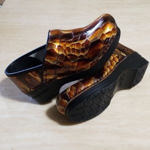 Dansko clogs snake print sz 36 leather nurse shoes